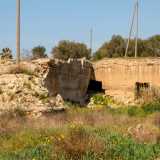 Ci stiamo avvicinando a �Torre Rossa�, insediamento che comprendeva una masseria oggi scomparsa e alcuni ambienti ipogeici ancora visibili risalenti al periodo tra il IX e l�XI secolo
